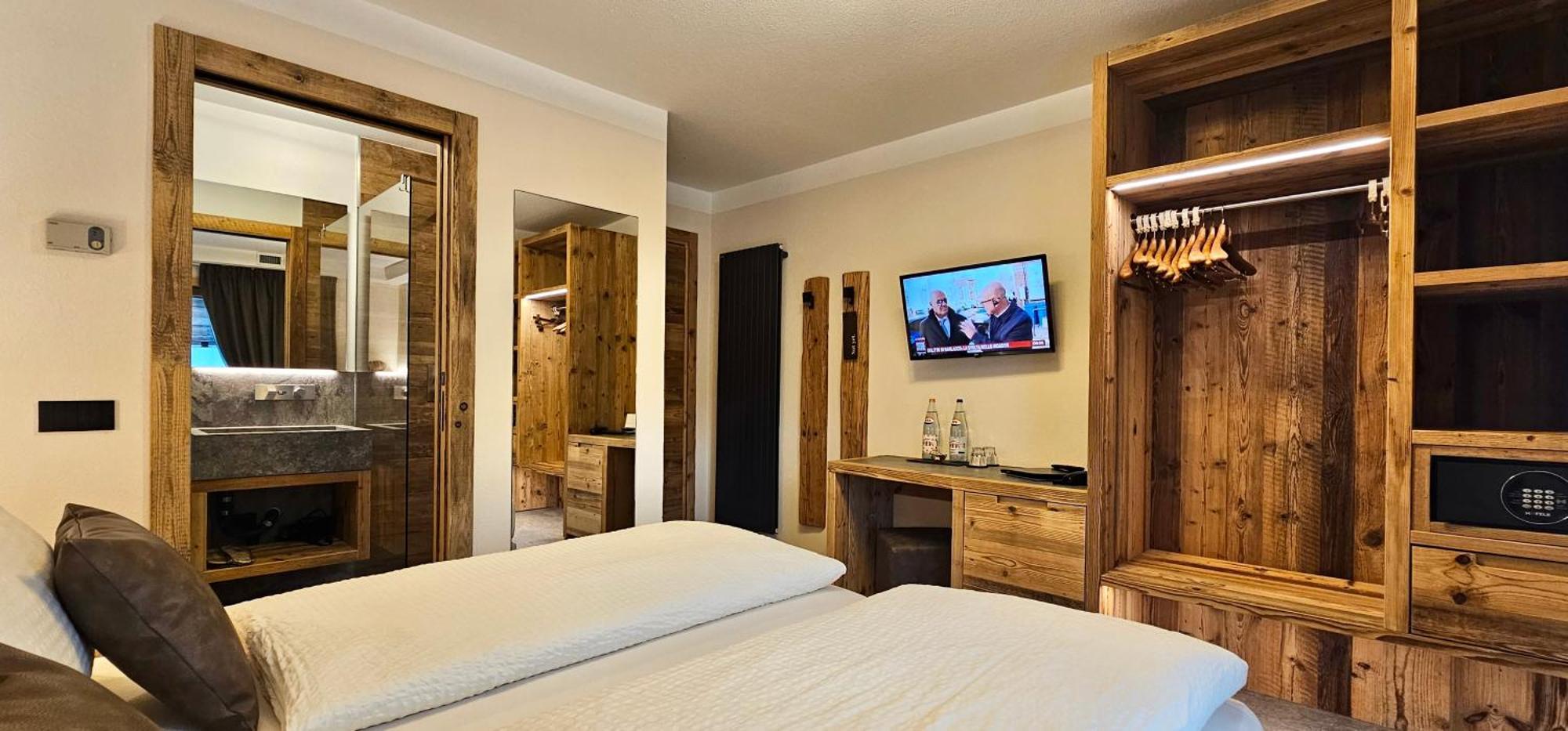 Deluxe Double or Twin Room