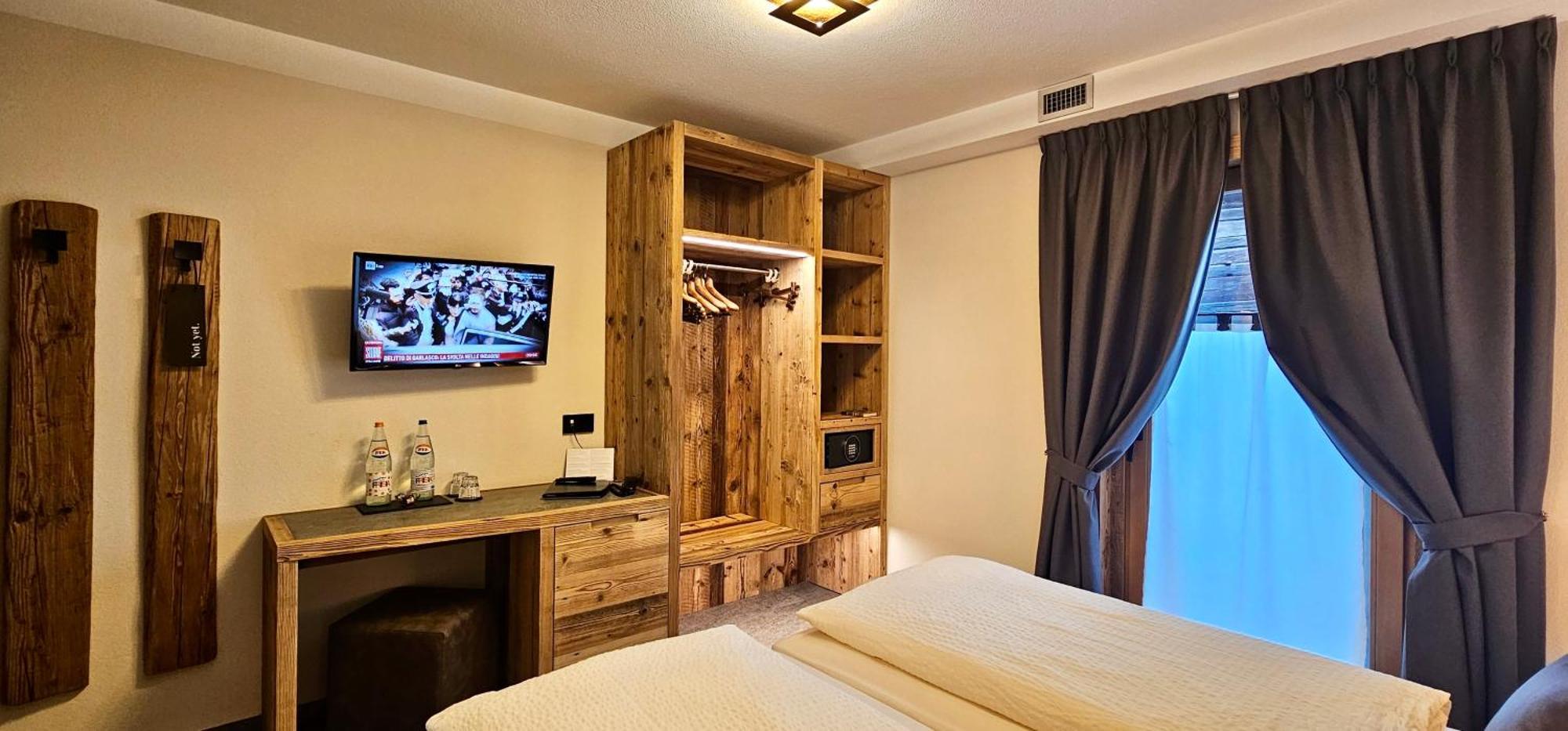 Deluxe Double or Twin Room