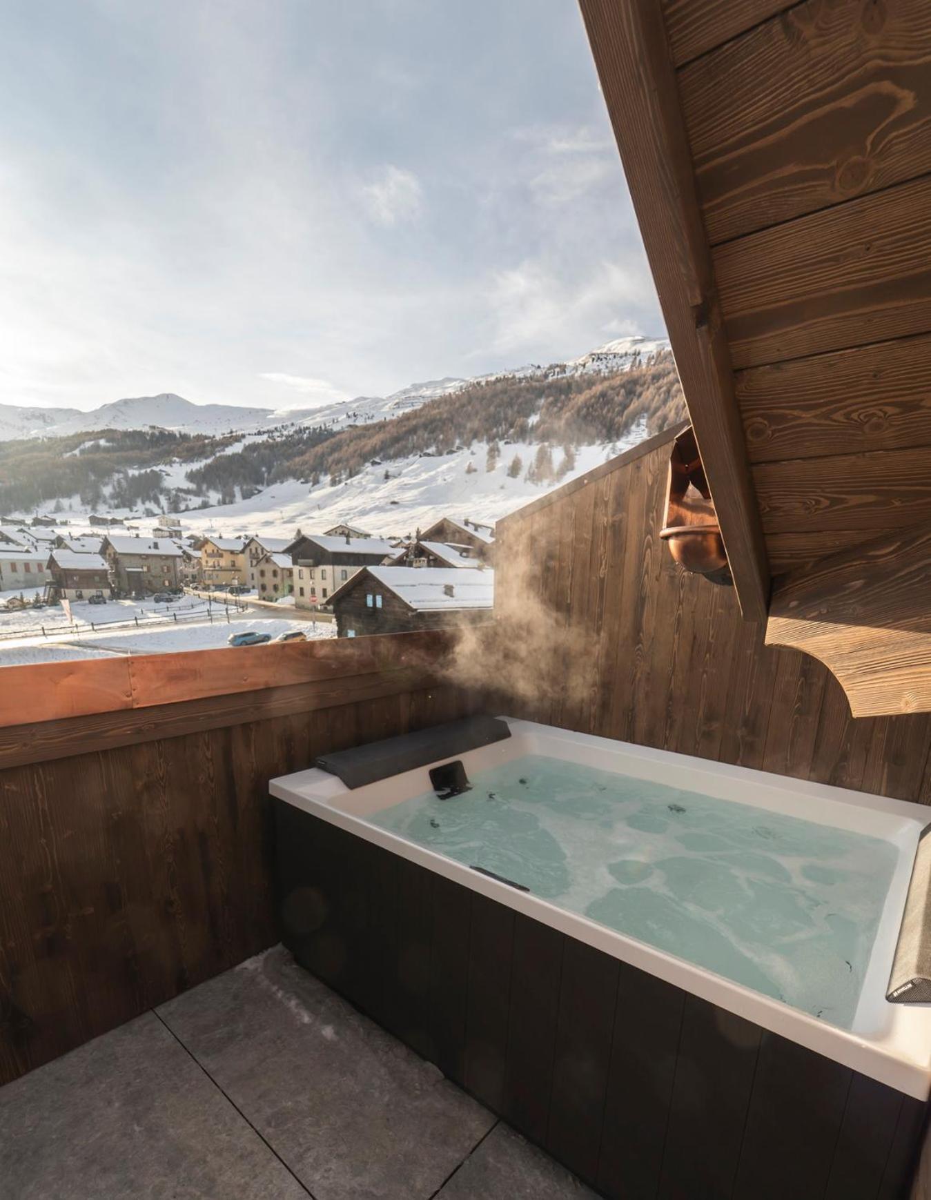 Suite Outdoor Hot Tub,1746948758:JPEG