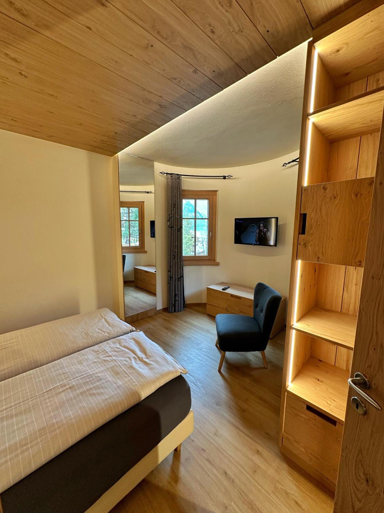 Superior One-Bedroom Apartment Balcony