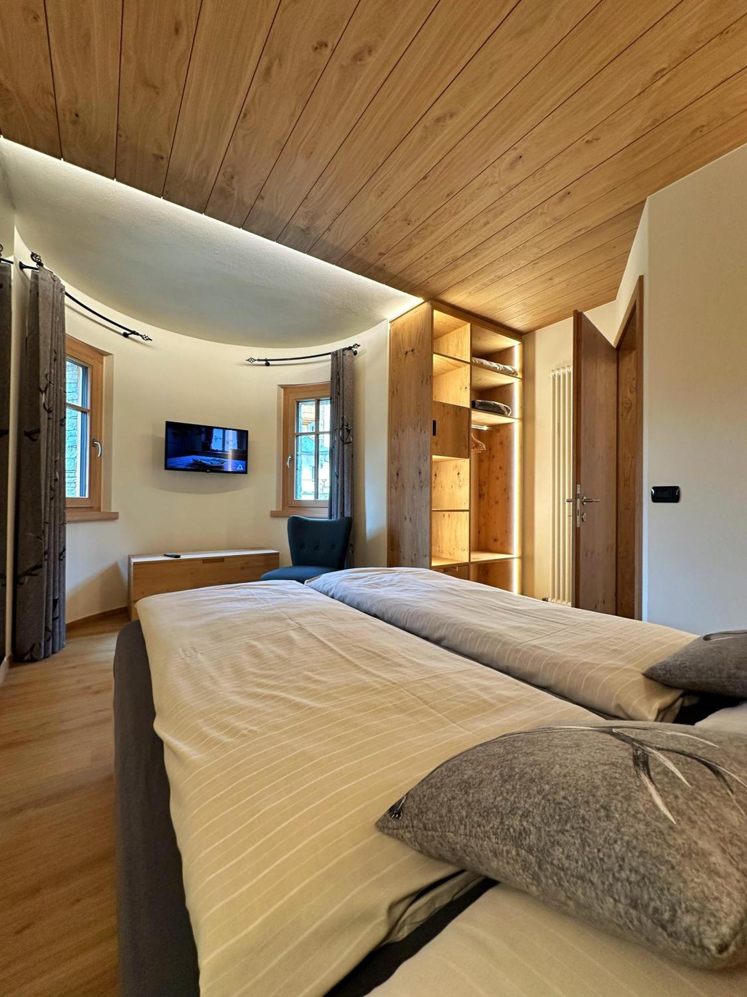 Superior One-Bedroom Apartment Balcony