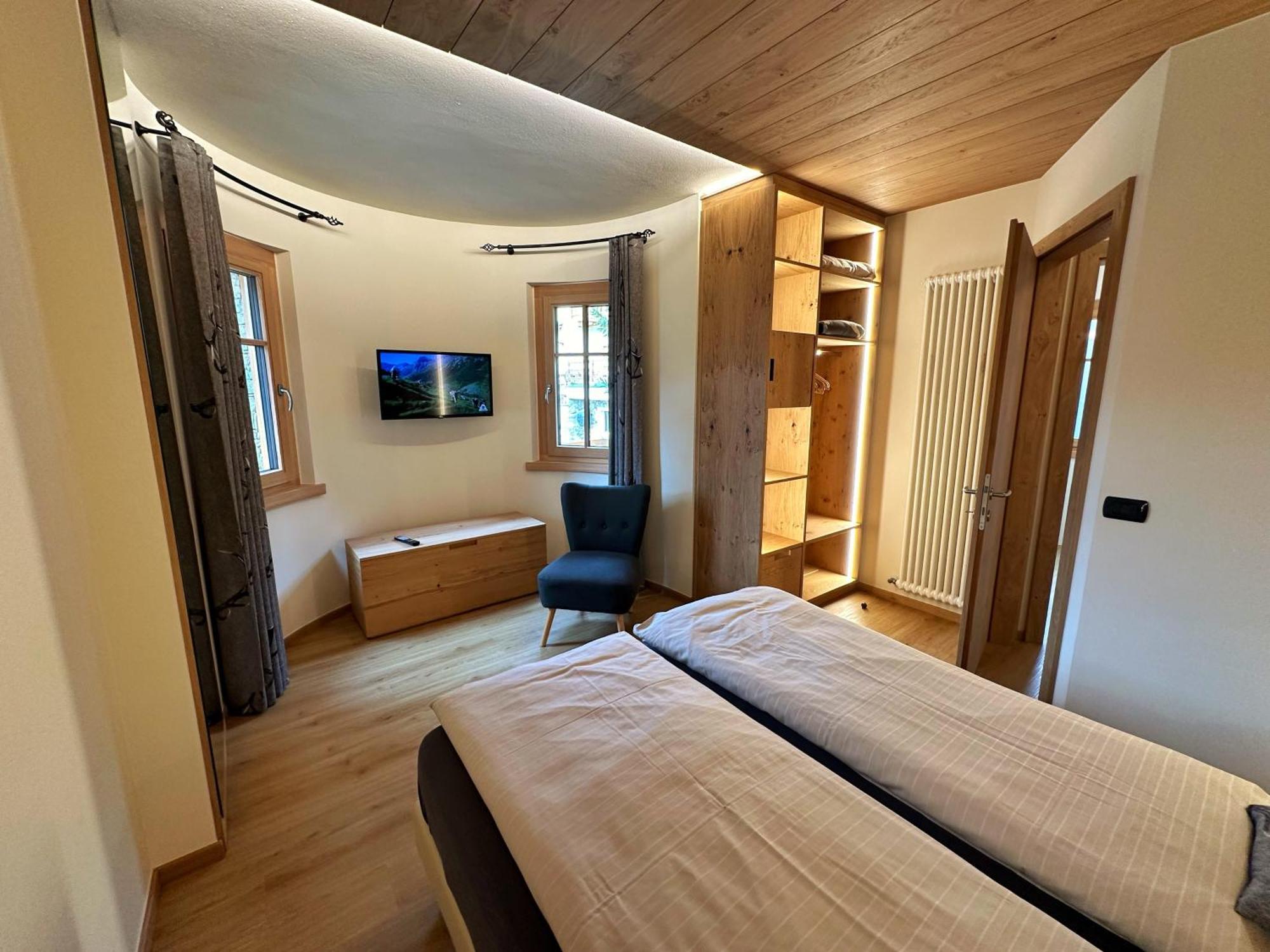 Superior One-Bedroom Apartment Balcony