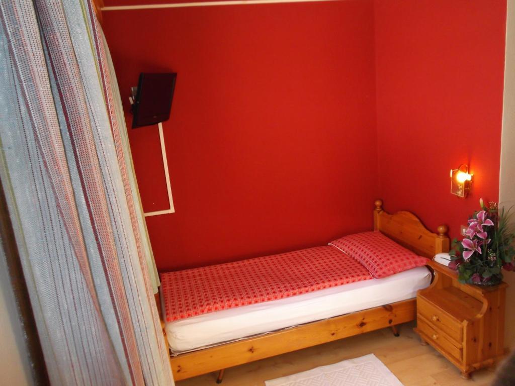 Single Room,1589455442:JPEG