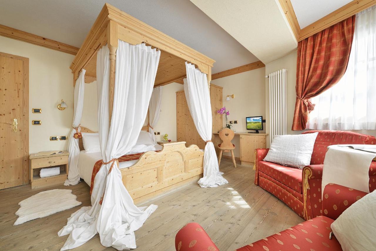 Deluxe Double Room Shower