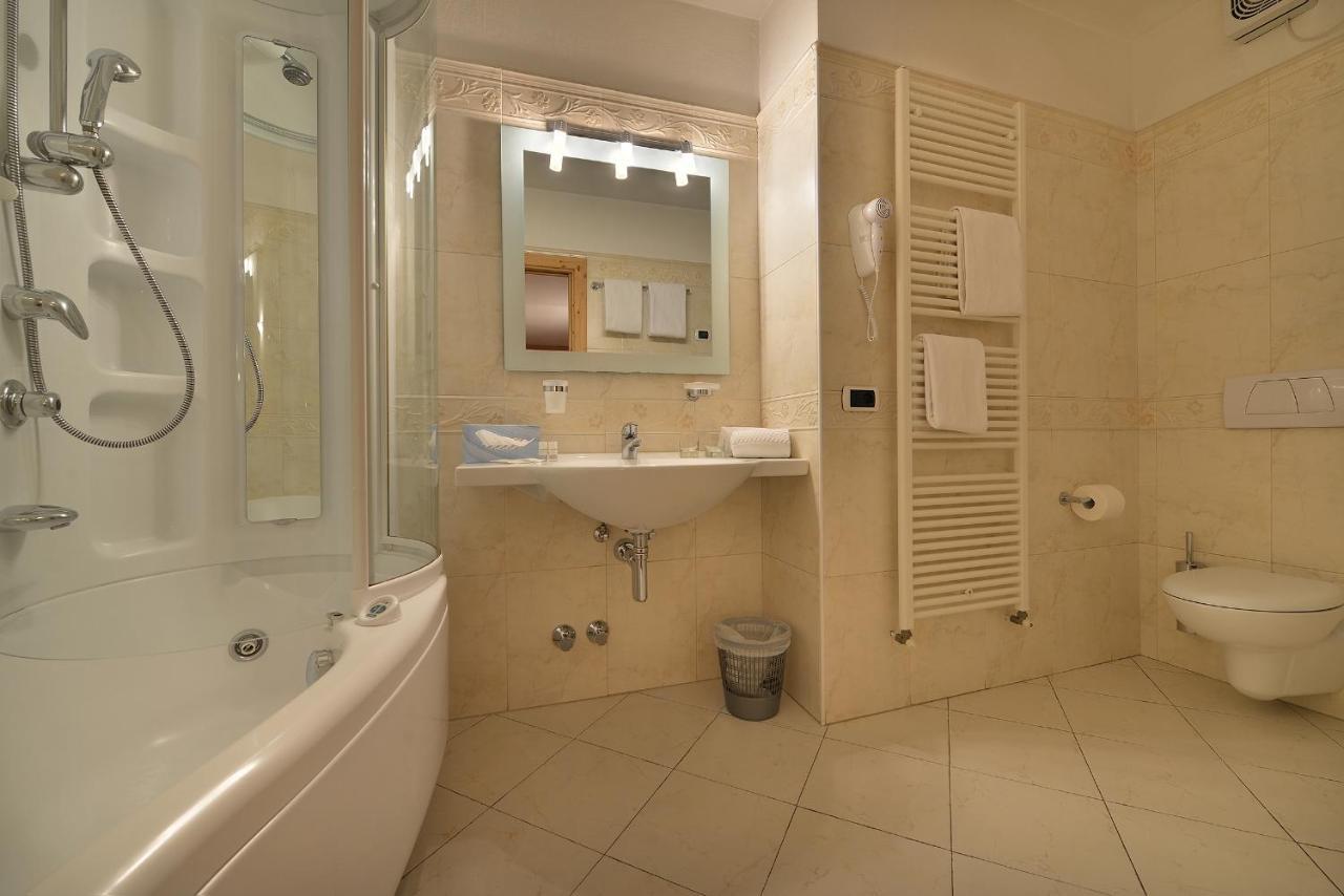 Double Room Spa Bath