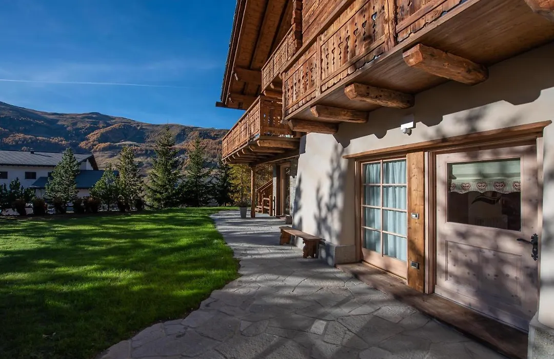 Chalet Snowflake-1