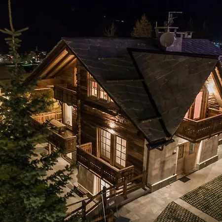Chalet Snowflake-3